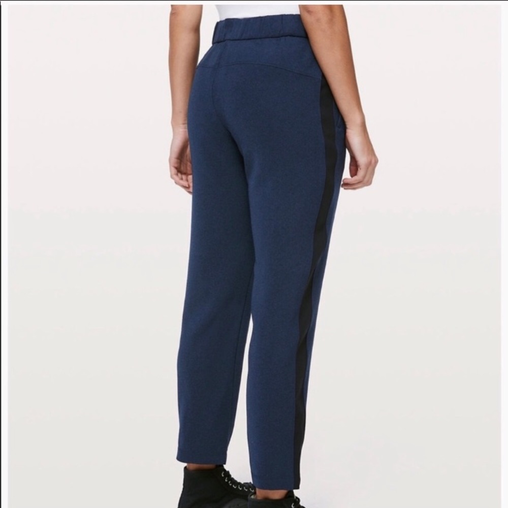NWT Lululemon On The Fly Woven Track Pants - Picture 2 of 4
